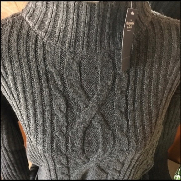 NWT Abercrombie Gray Boxy Cable Sweater Small - Picture 2 of 4